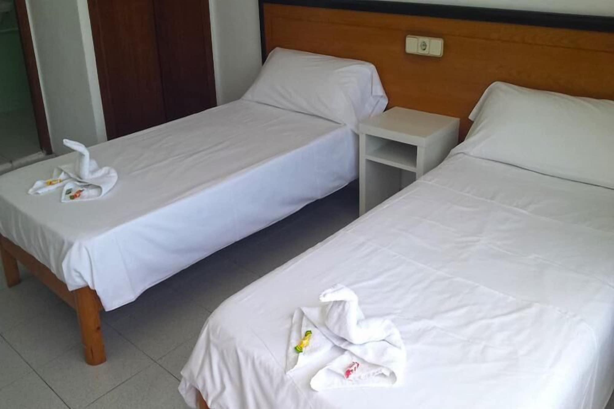 Hostal Port Corona Cala Ratjada  Dış mekan fotoğraf