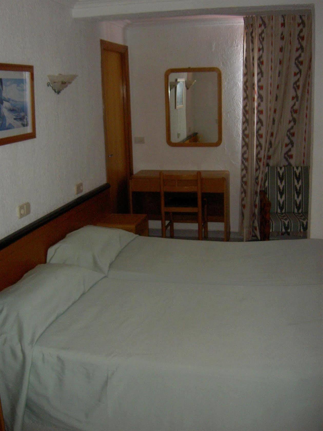 Hostal Port Corona Cala Ratjada  Dış mekan fotoğraf