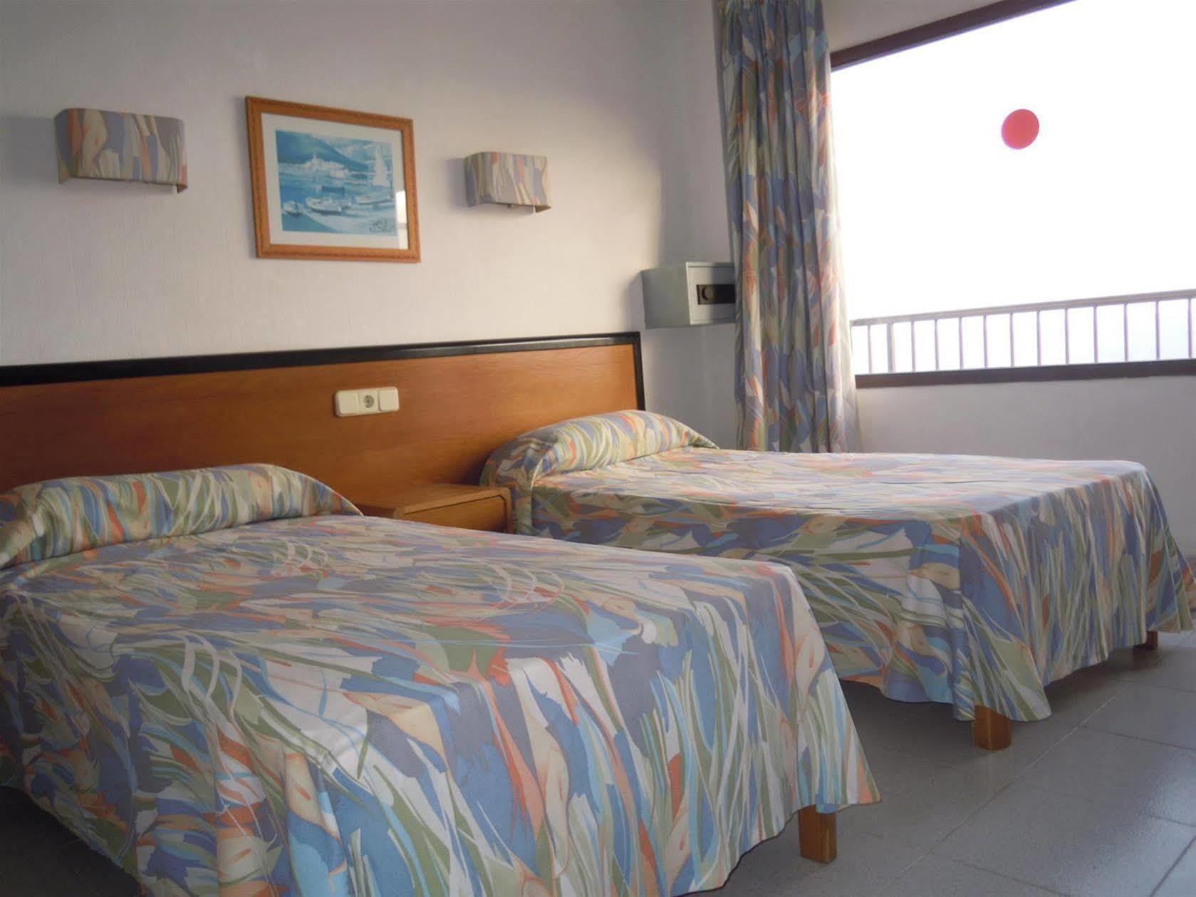 Hostal Port Corona Cala Ratjada  Dış mekan fotoğraf